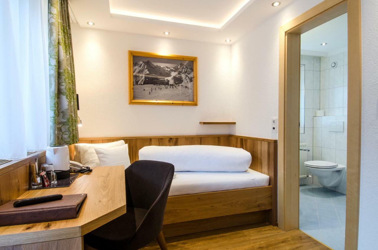 Hotel Garni Siegele - Inklusive Silvretta-Card Premium Ischgl Eksteriør billede
